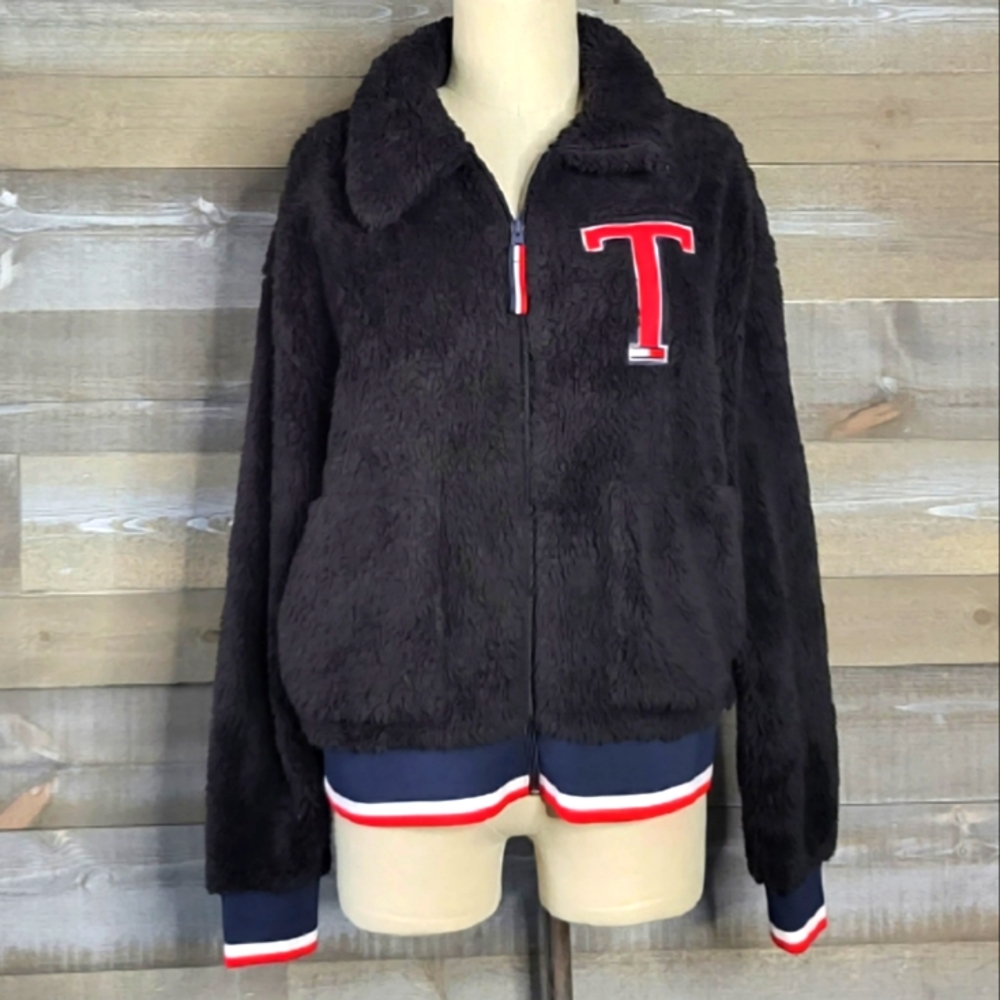 Tommy Hilfiger Women’s Full Zip Sherpa Large Embroidered T Logo Jacket